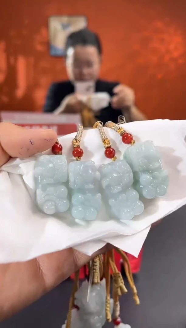 颈饰未镶嵌翡翠边城刀客/450562/多样性发一