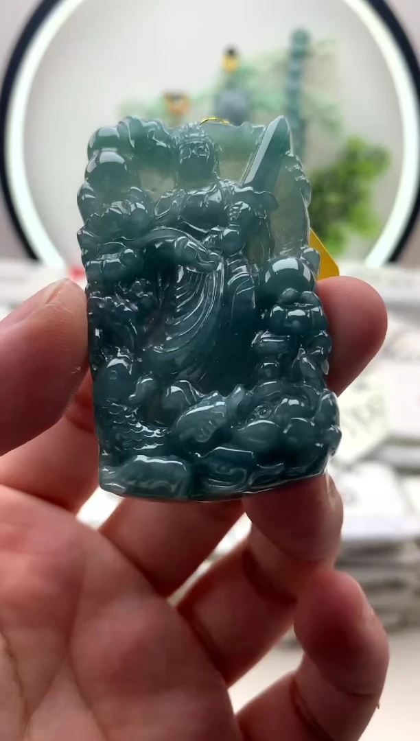 翡翠未镶嵌颈饰虚空藏