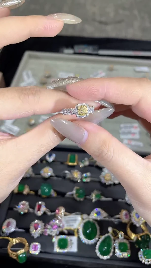 18K金镶嵌戒指钻石YT