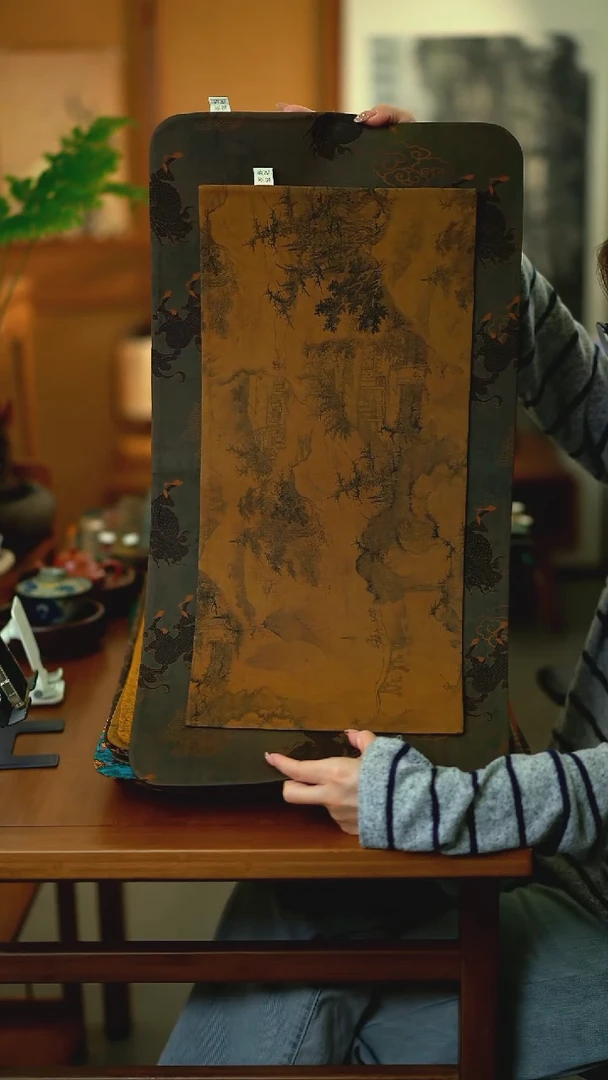 大麒麟加小山居