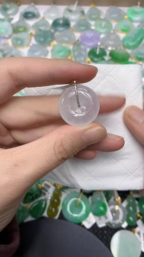 颈饰18K金镶嵌翡翠111111111111