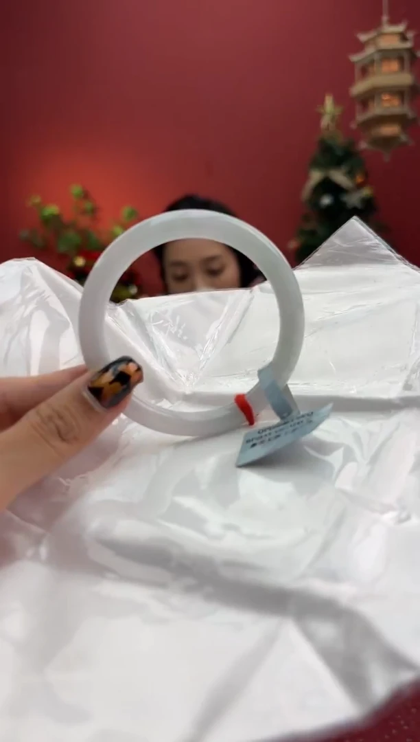 未镶嵌手镯（圆镯）翡翠辰**咪翡翠手镯