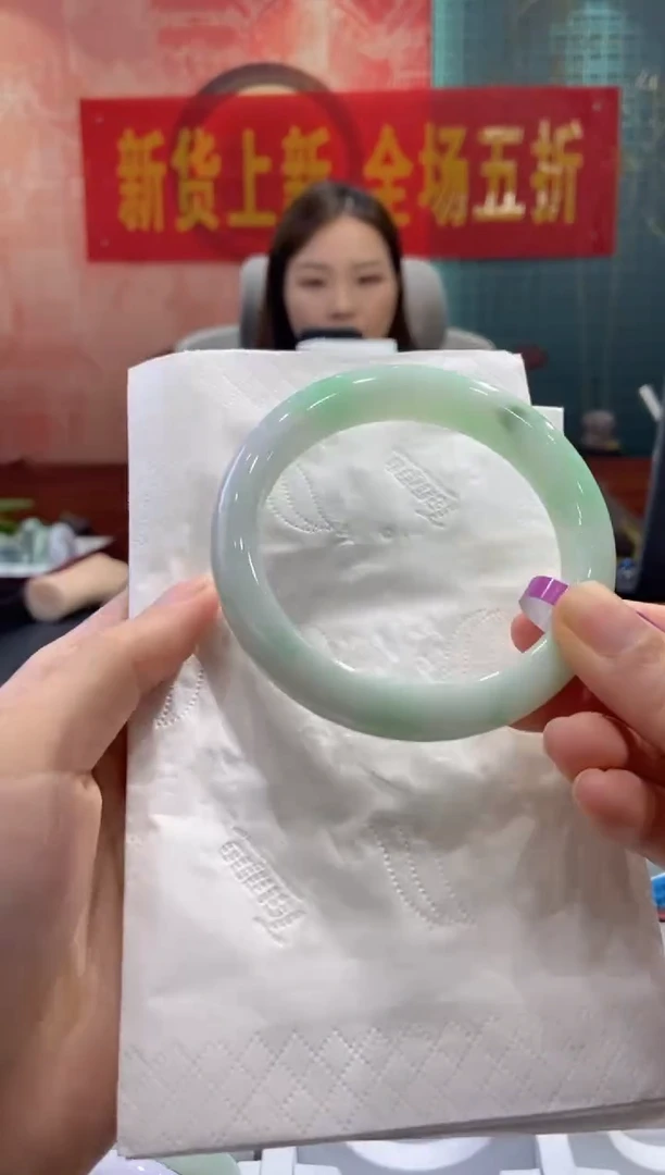 翡翠手镯未镶嵌多人27237