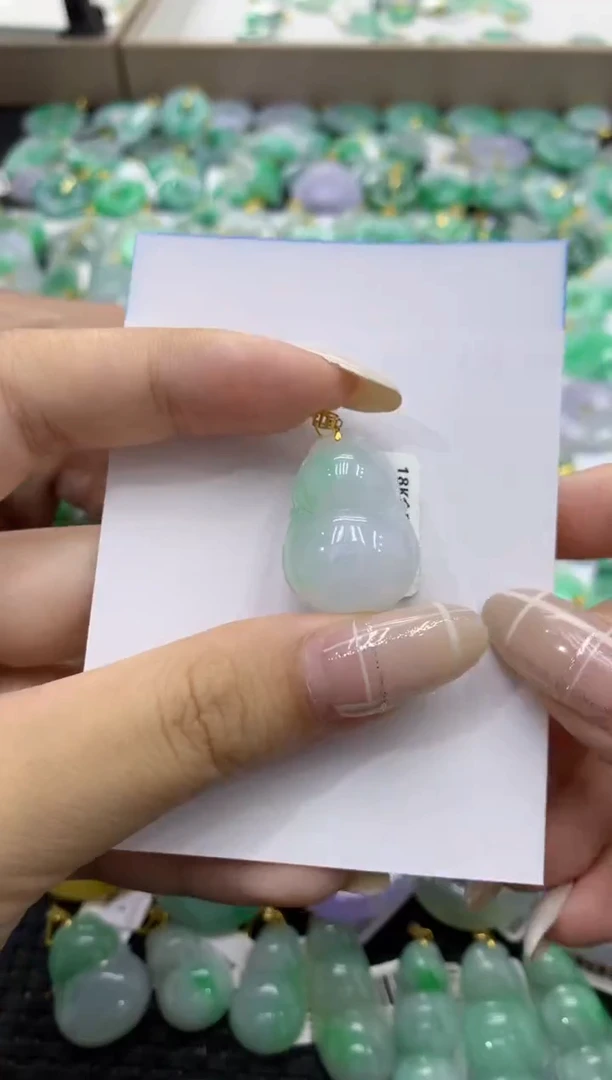 颈饰18K金镶嵌翡翠天然缅甸翡翠A货