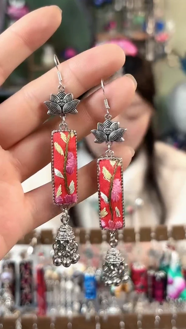 彩云南阁非遗老绣苗银饰品761