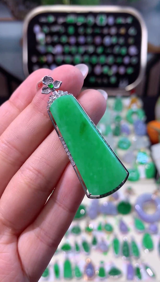 【闪购商品】翡翠颈饰18K金镶嵌缅甸天然A货翡翠