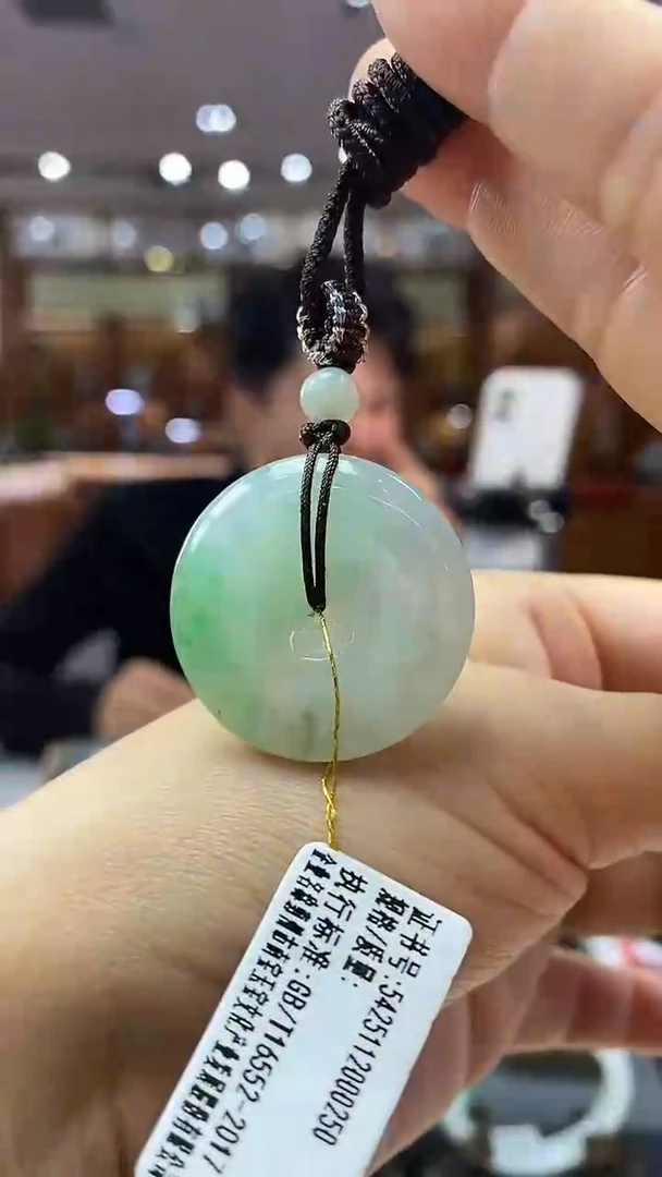 颈饰未镶嵌翡翠平安扣