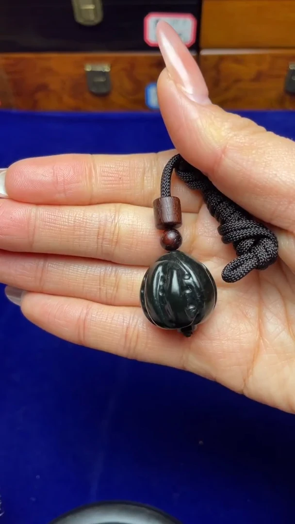 未镶嵌和田玉挂件d****n和田玉