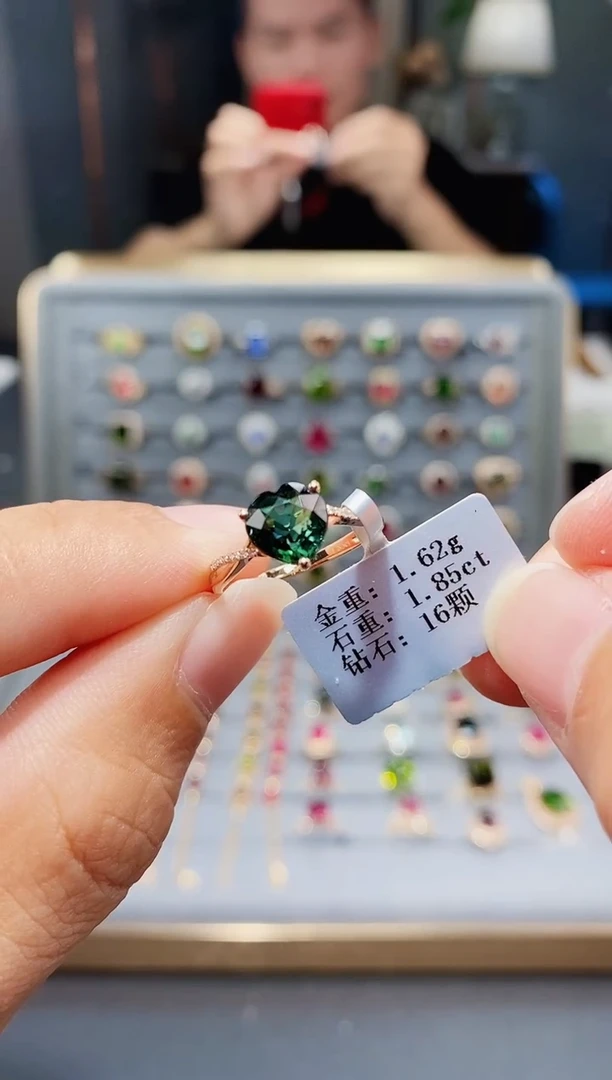 18K金镶嵌戒指碧玺1.85.