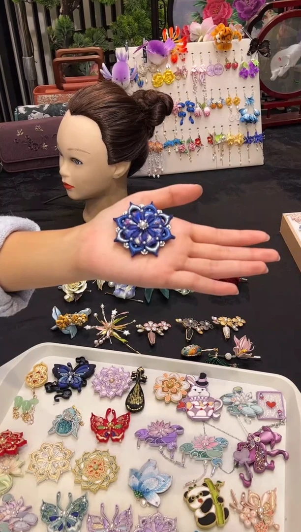 织绣凤*非遗绒花苏绣饰品