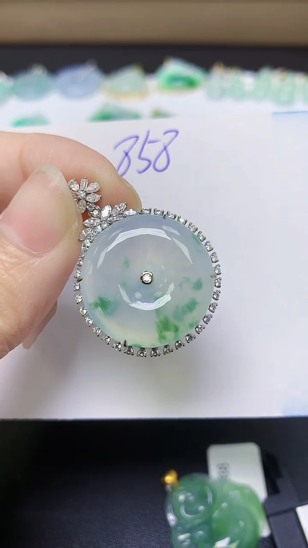 颈饰18K金镶嵌翡翠天然缅甸A货翡翠百元以上9元证书费自理