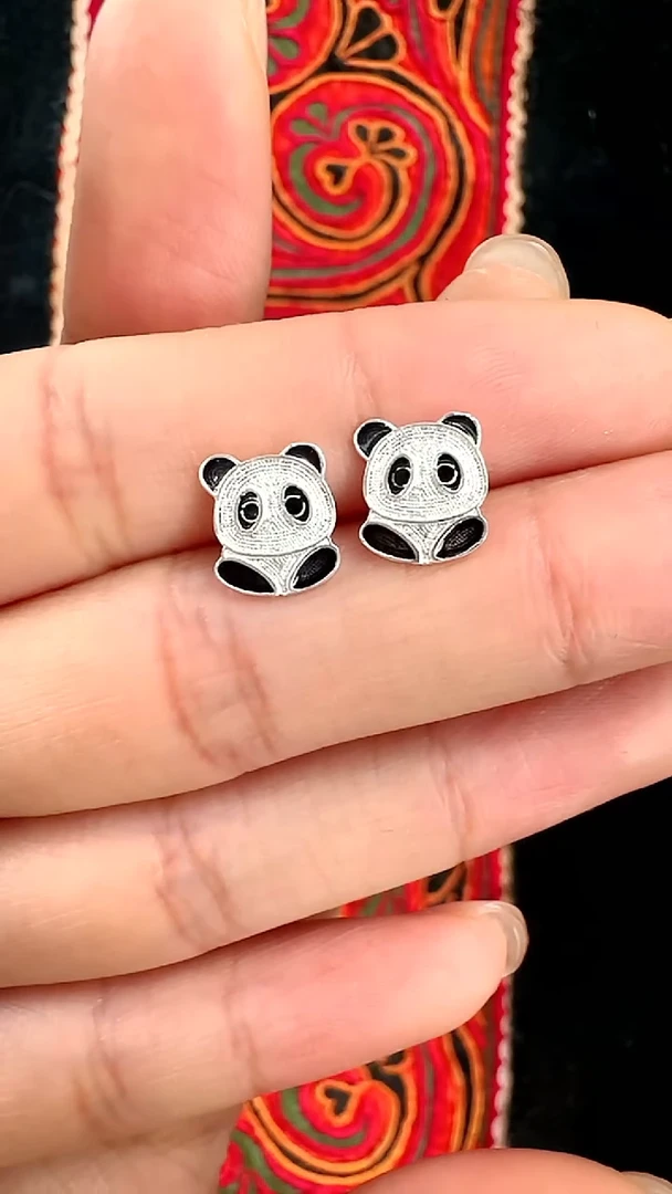珐琅足银小熊猫耳钉