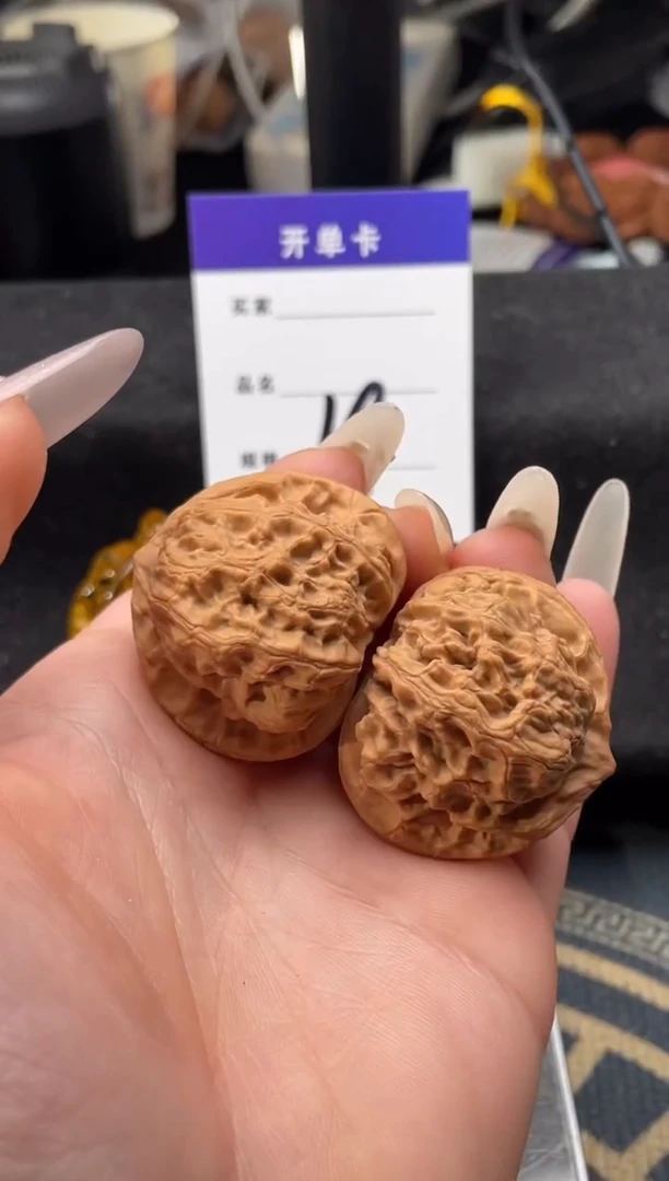 【闪购商品】文玩核桃把件019 梨木台 38