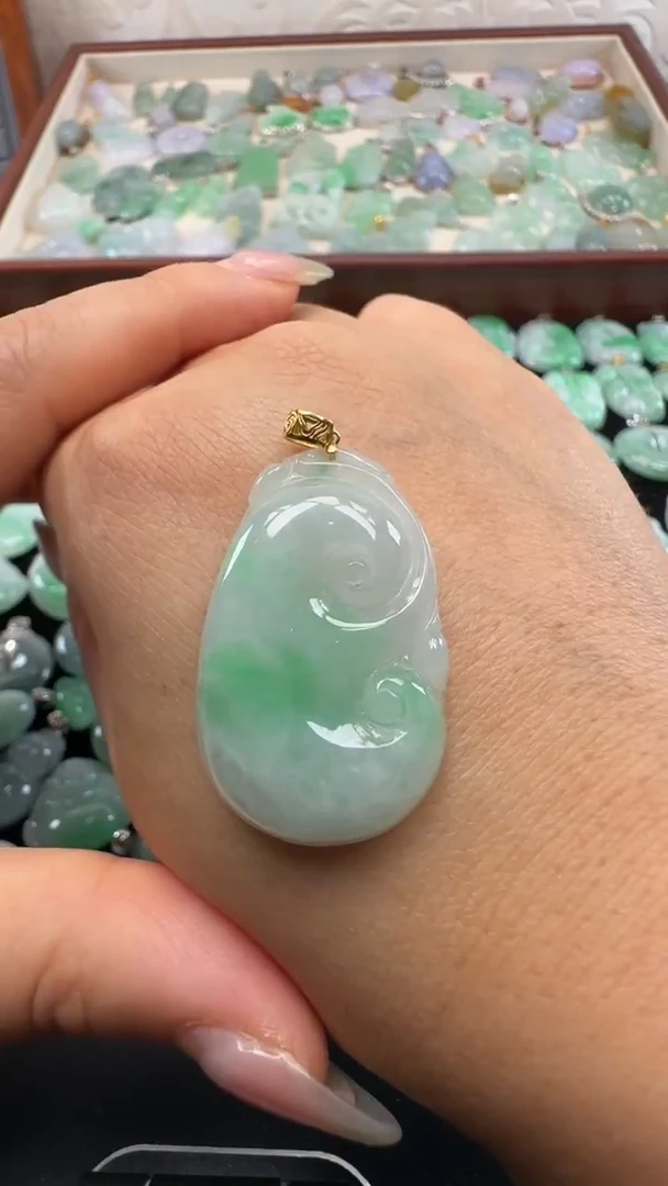 吊坠(不含链)18K金镶嵌翡翠如意