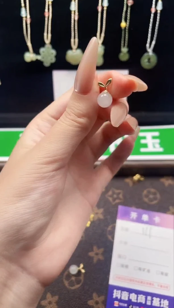 吊坠(不含链)银S925镶嵌和田玉111-