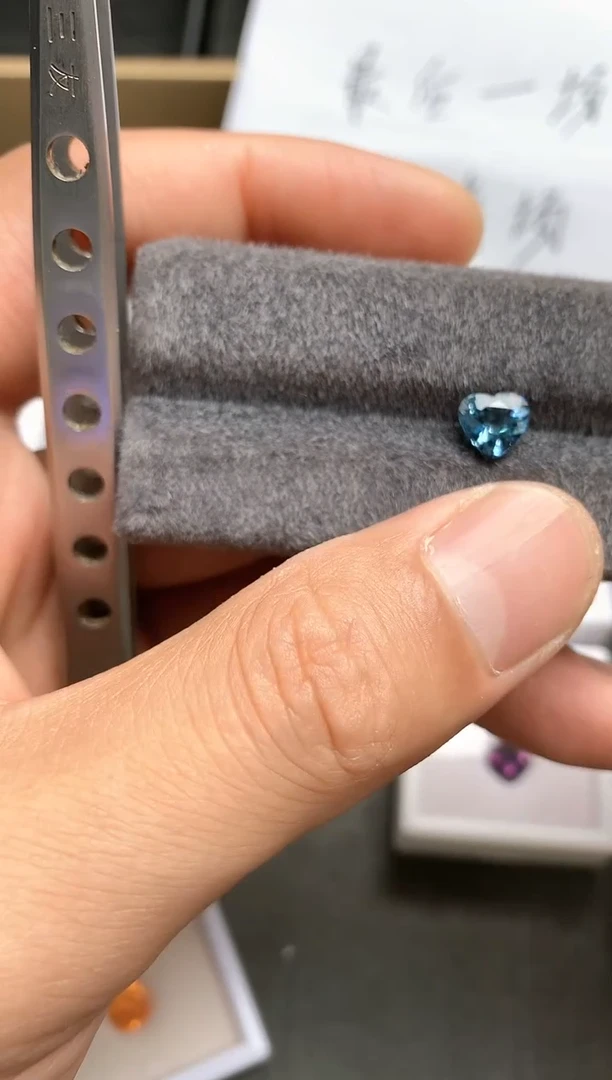 海蓝宝石笔搁未镶嵌1.12ct
