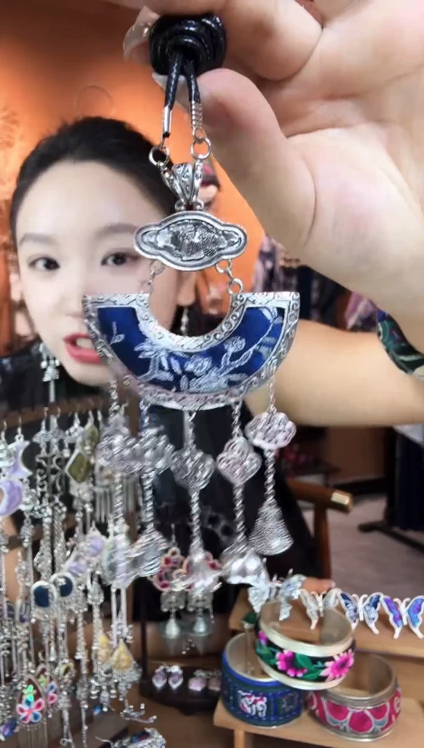 刺绣纯手工民族风吊坠