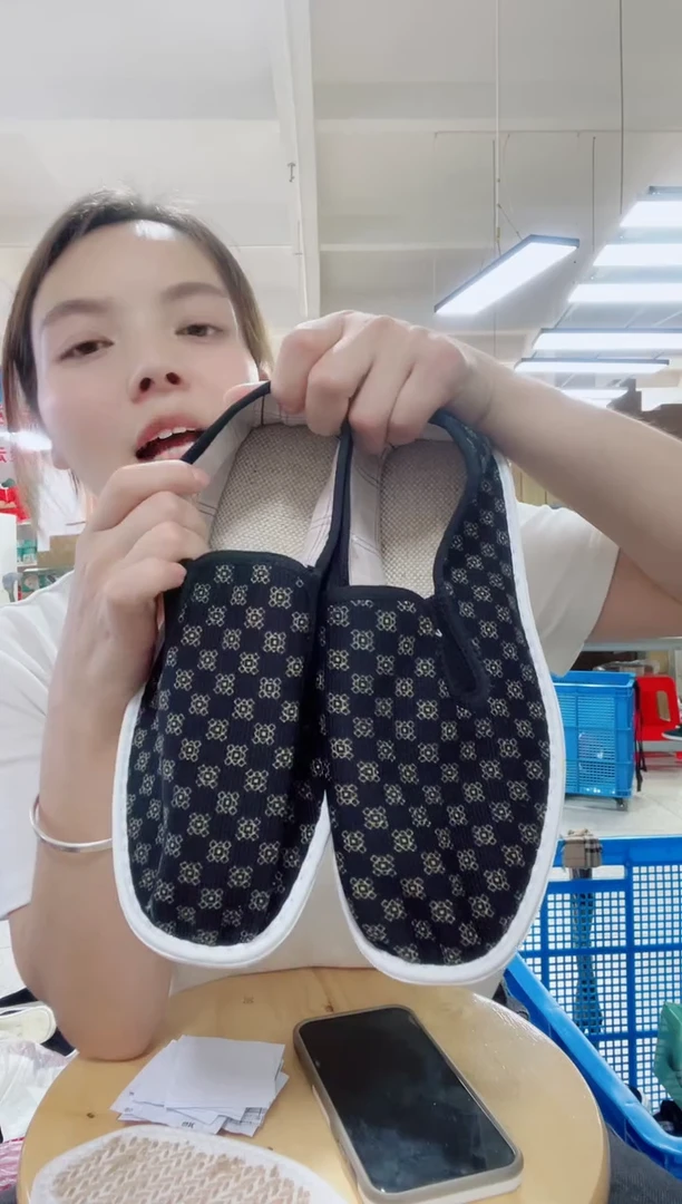 黑格子松紧42码18号