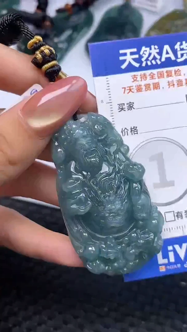 翡翠未镶嵌颈饰    2179