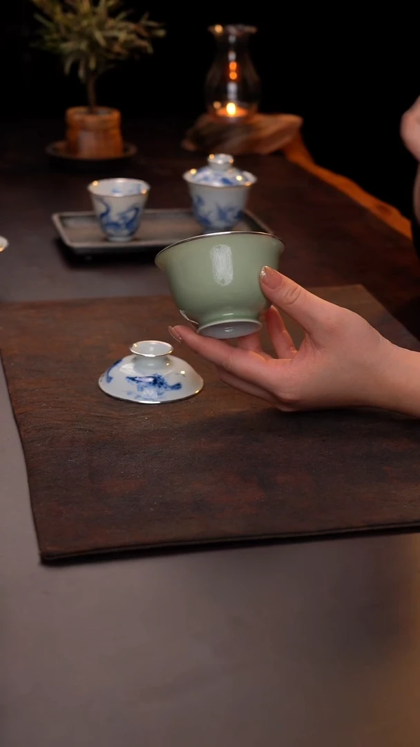 景德镇蜜色仿明青花手绘鳜鱼盖碗三包银口