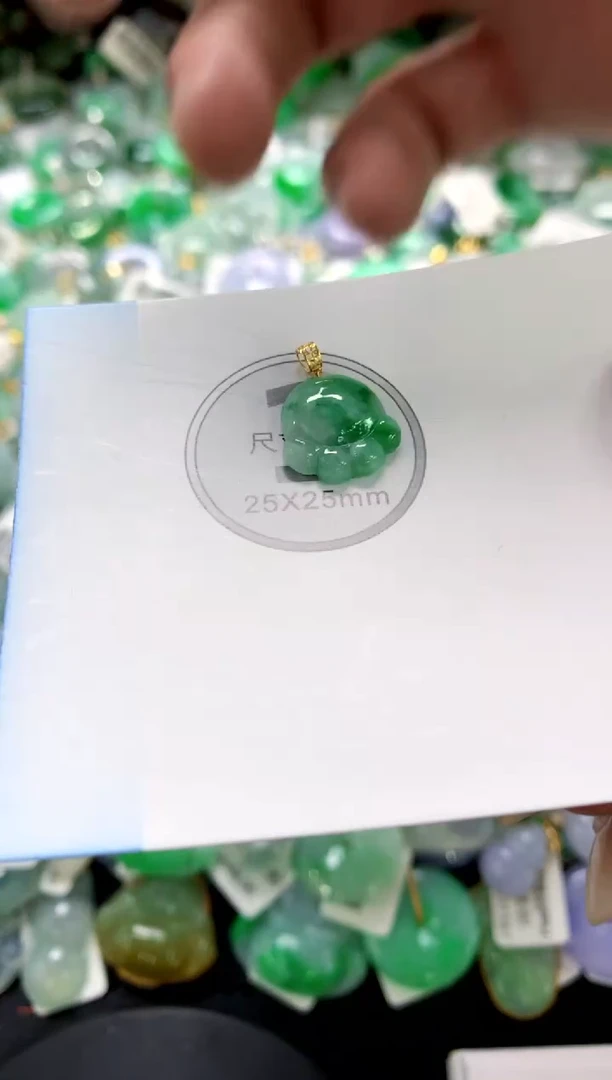 翡翠18K金镶嵌颈饰1111111111111111