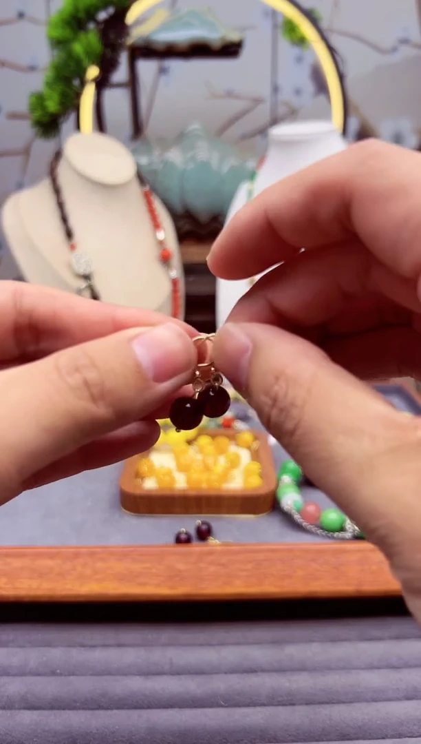 【闪购商品】血珀耳饰14K金镶嵌E29````