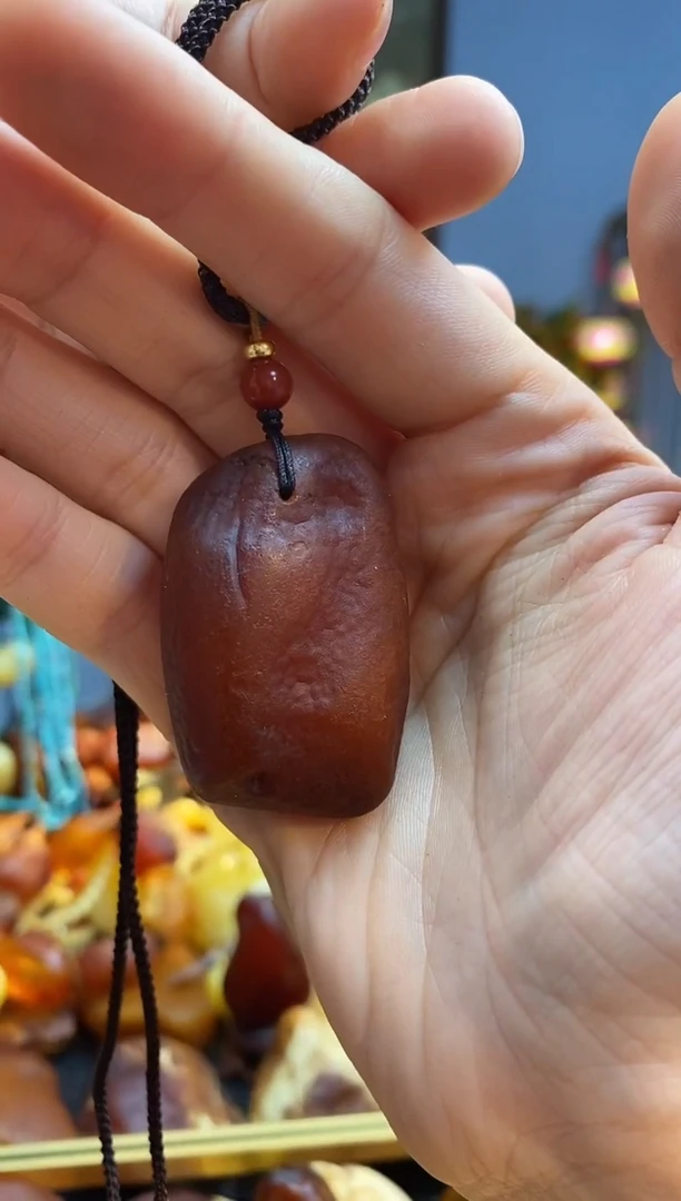 未镶嵌颈饰琥珀吊坠