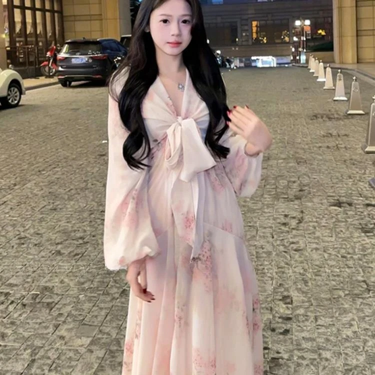 大码法式V领系带印花连衣裙女温柔风收腰气质度假长裙