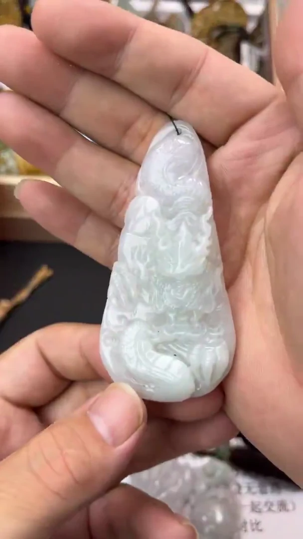颈饰未镶嵌翡翠芳****店天然翡翠