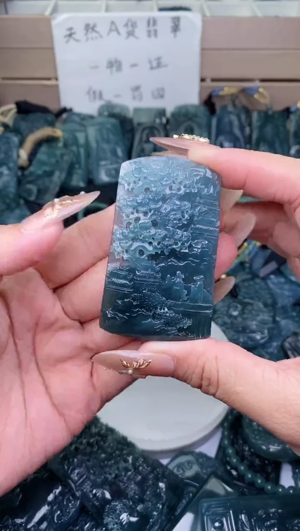 颈饰未镶嵌翡翠