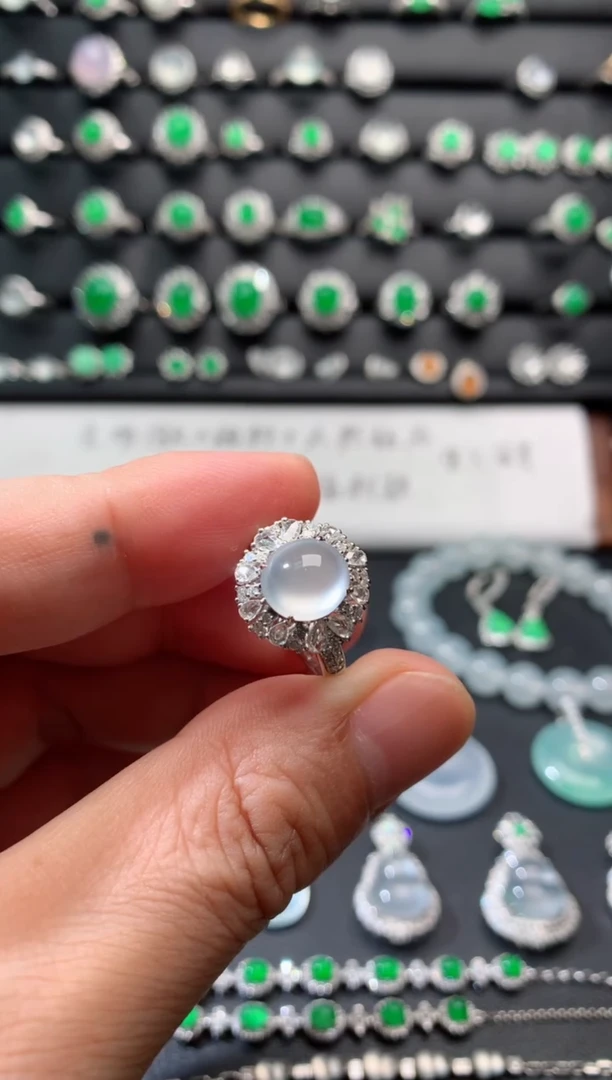 18K金镶嵌戒指翡翠18K翡翠