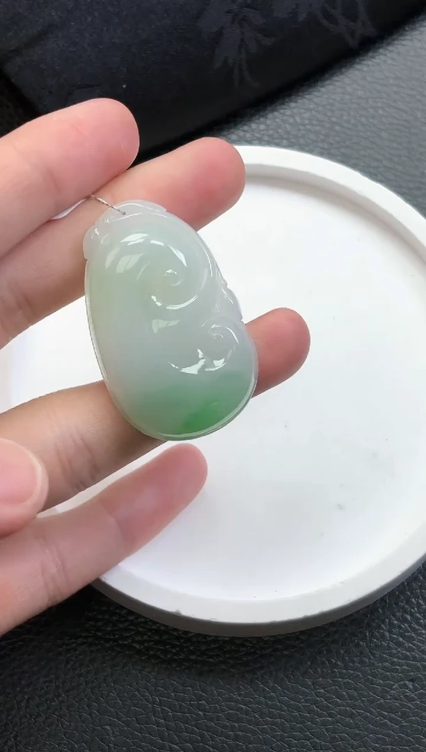 【闪购商品】翡翠颈饰未镶嵌如意