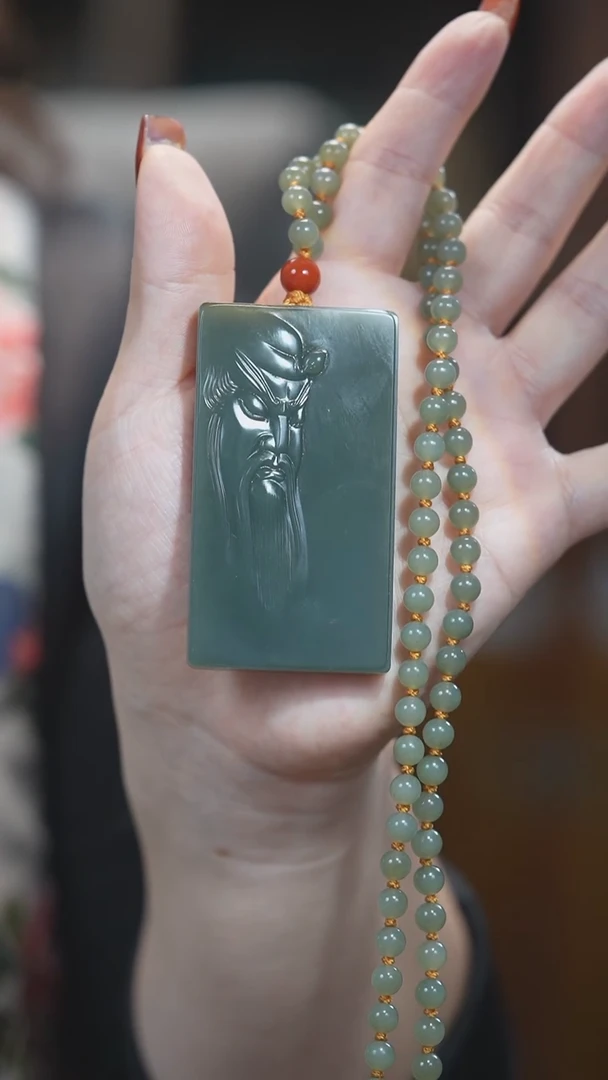 颈饰未镶嵌岫岩河磨玉（透闪石质玉）关公