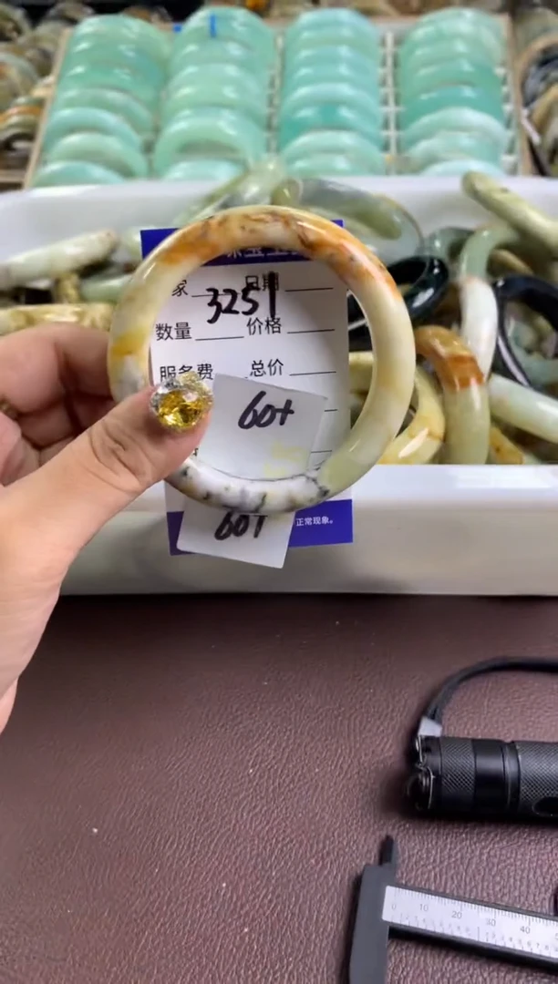 【闪购商品】蛇纹石玉手镯未镶嵌3251