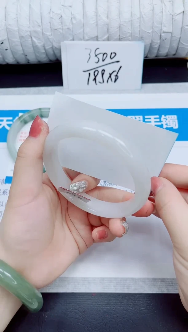 石英质玉手镯未镶嵌83/58