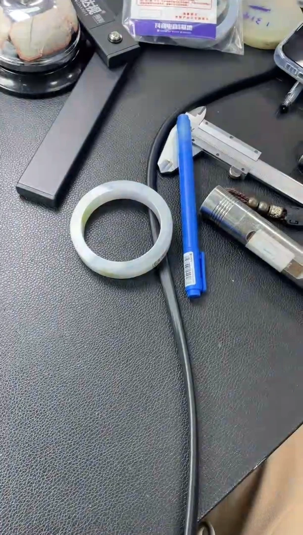 未镶嵌手镯定制翡翠流***包手镯