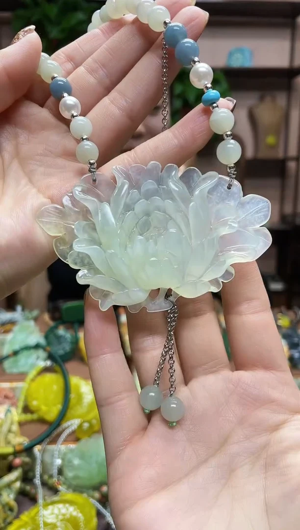 未镶嵌蛇纹石玉颈饰`