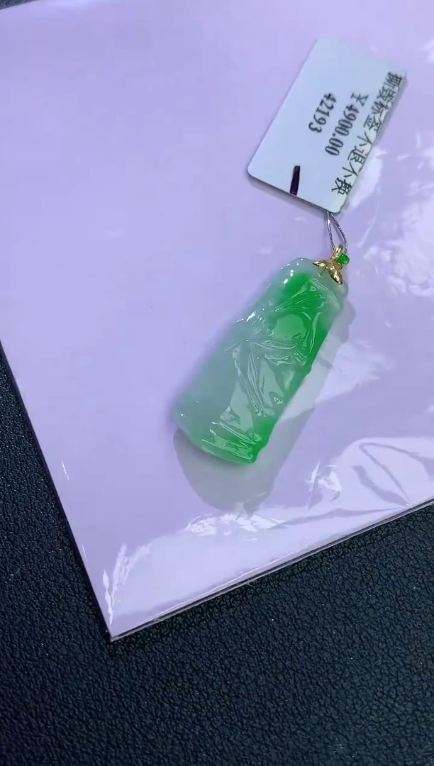 颈饰18K金镶嵌翡翠赠礼盒证书 麦麦
