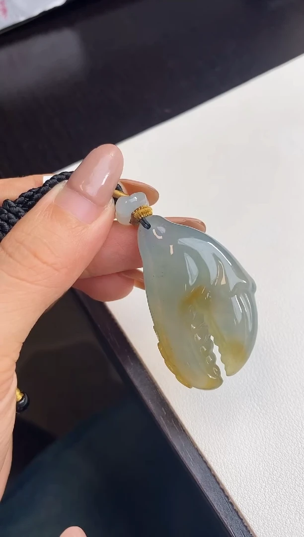 翡翠未镶嵌颈饰蟹钳