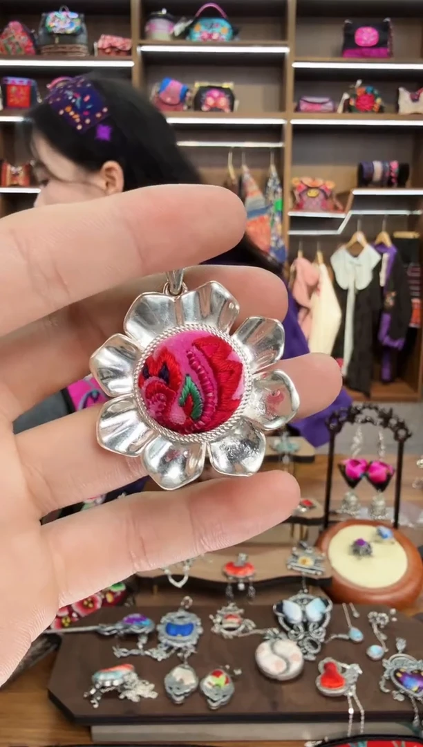 【闪购商品】织绣197蒙阿苏苗绣传承