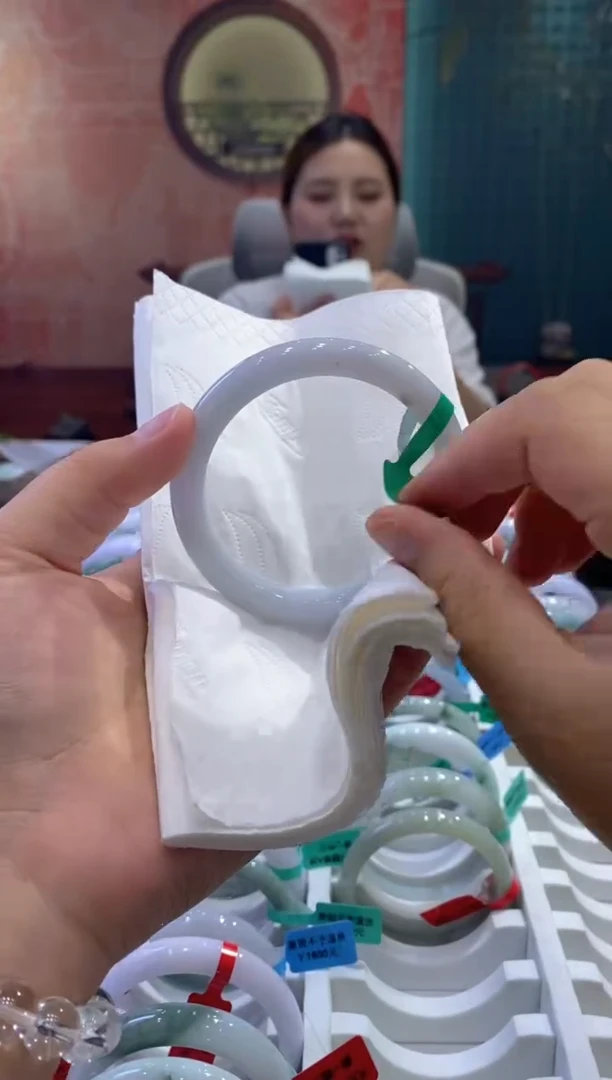 翡翠手镯未镶嵌多人00018976