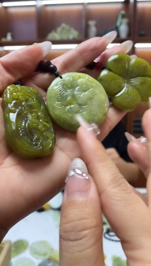 未镶嵌岫玉挂件