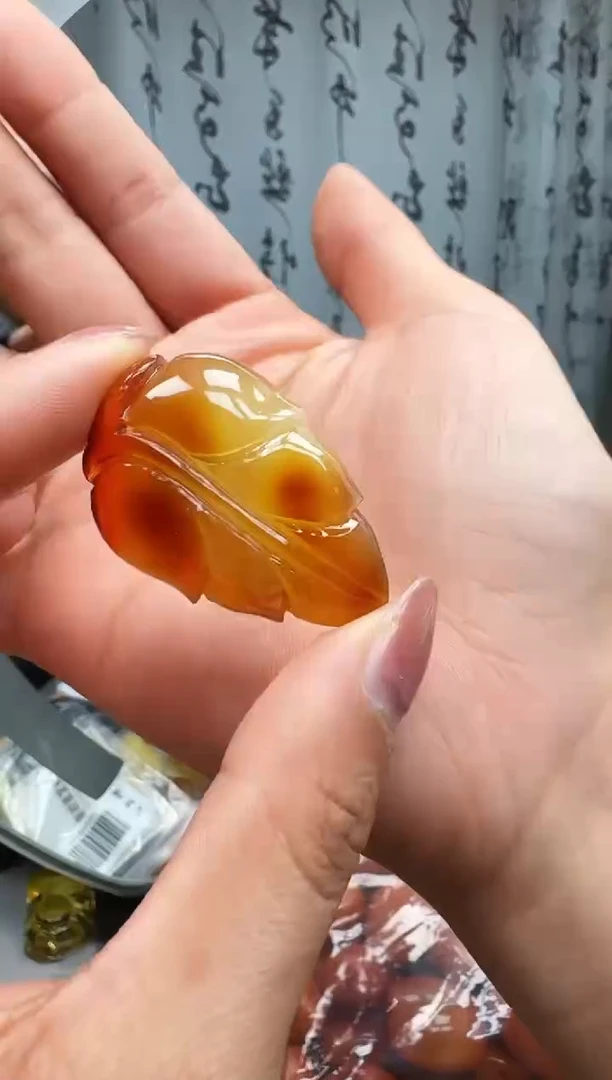 【闪购商品】琥珀裸石未镶嵌挂坠