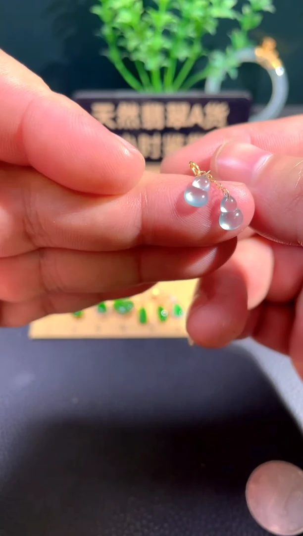 颈饰18K金镶嵌翡翠翡翠