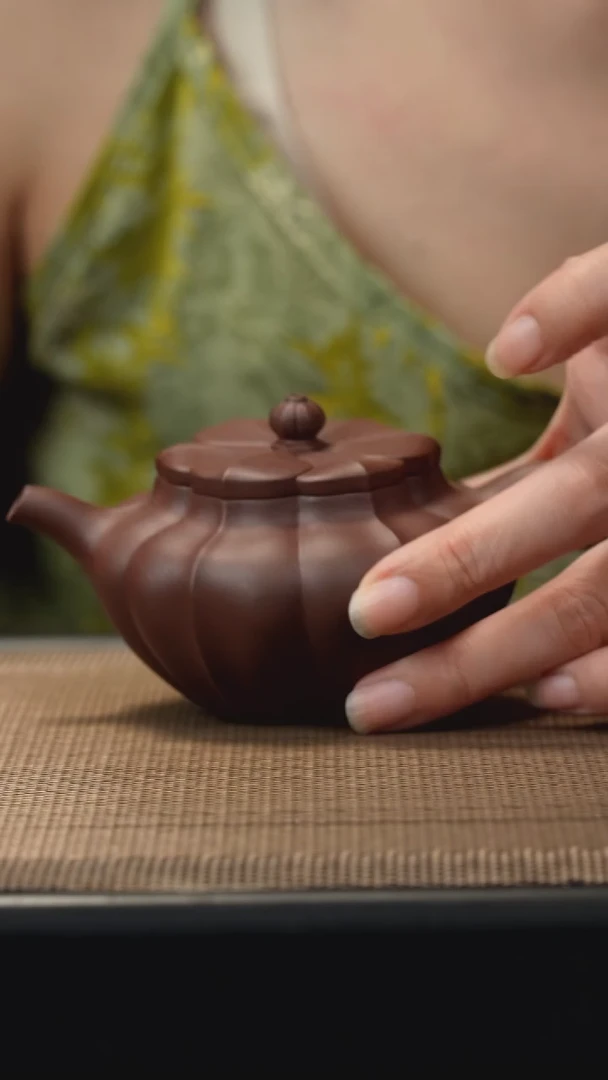 茶壶紫砂底槽清鸣远菱花160CC微瑕