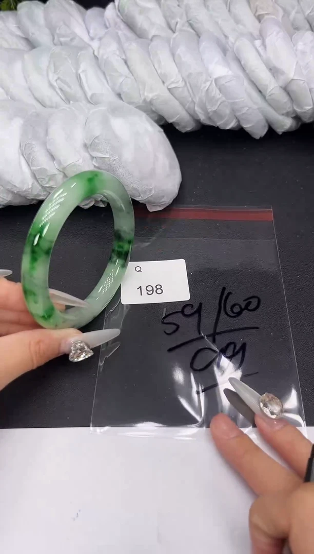 未镶嵌手镯翡翠198