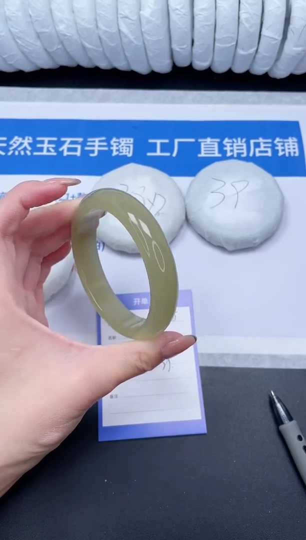 未镶嵌手镯石英质玉45-64.5CQ