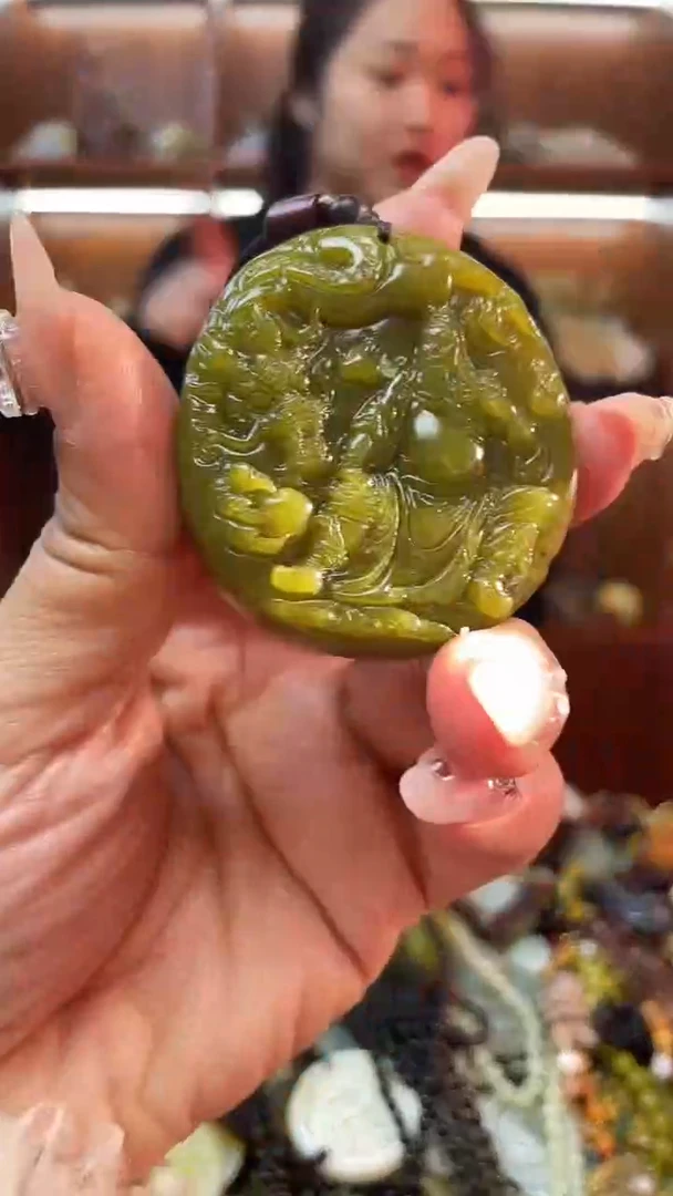 未镶嵌蛇纹石玉吊坠