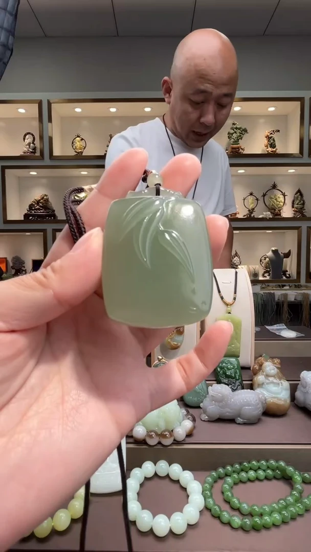 颈饰未镶嵌和田玉苏