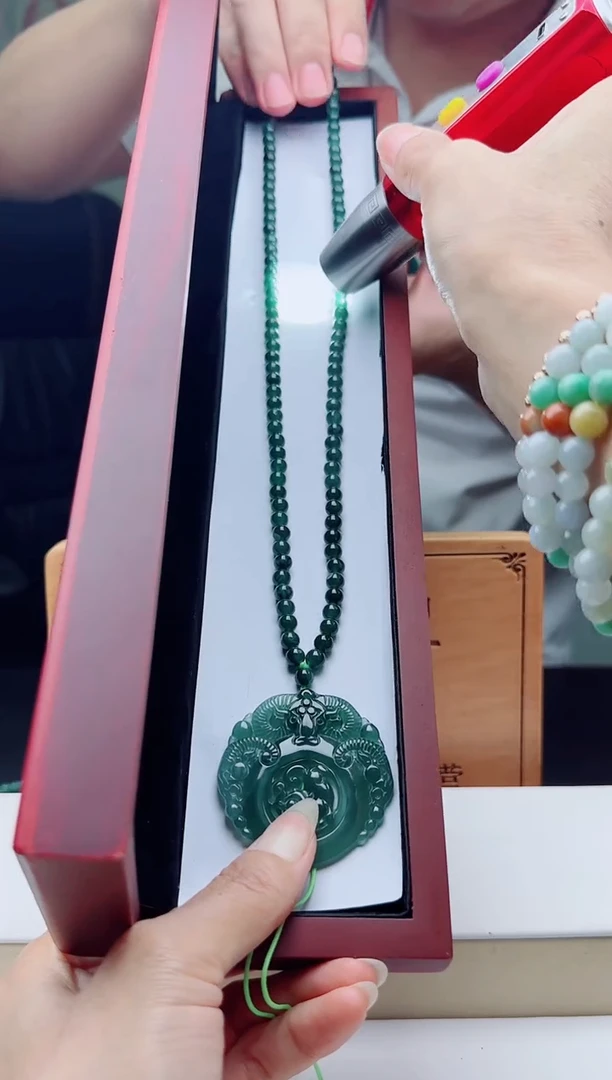 颈饰未镶嵌翡翠多样性发其一